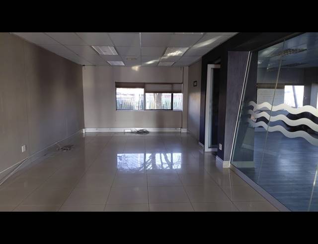 923M² BUSINESS FOR SALE IN RHODESFIELD